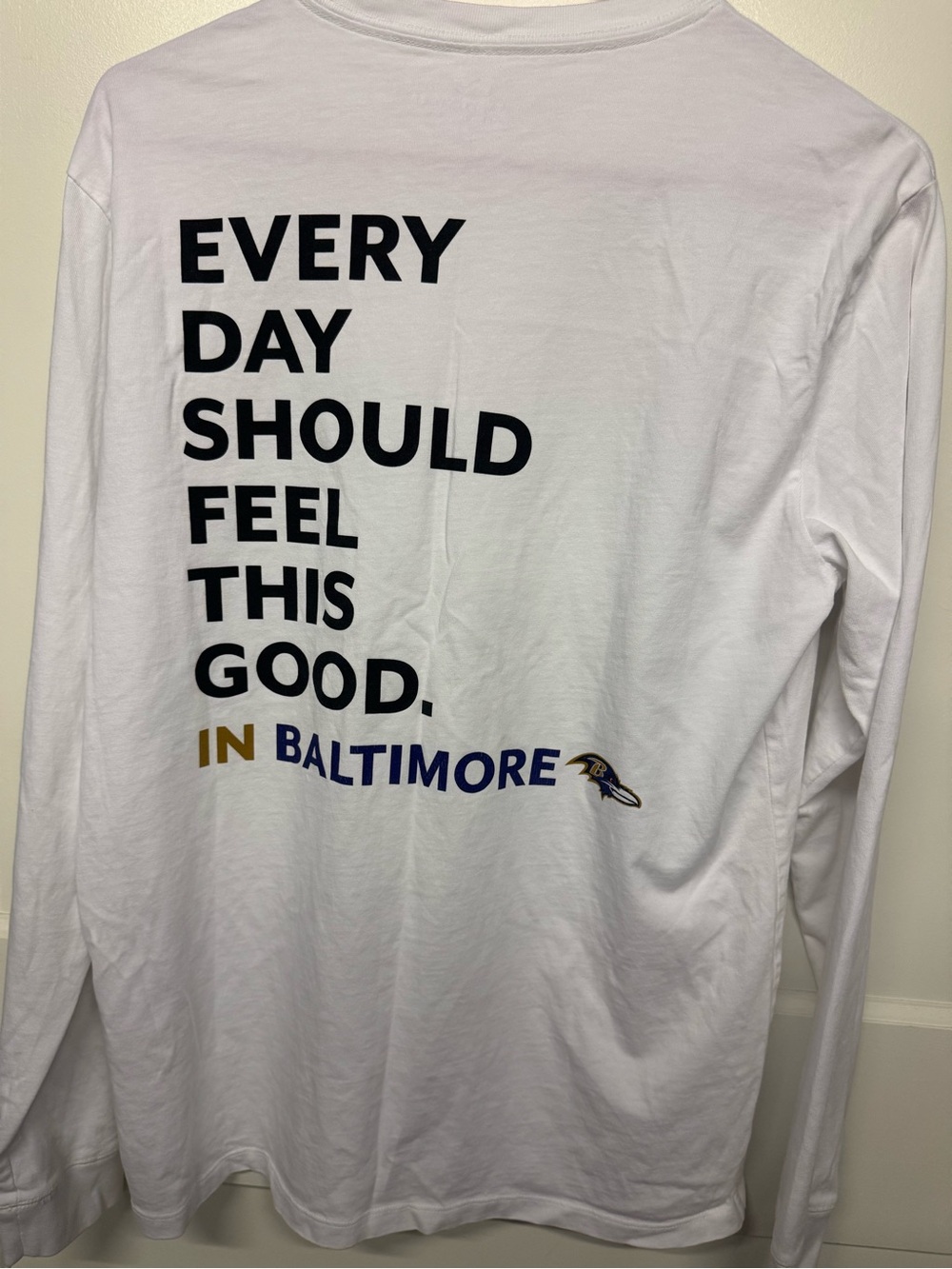 Vineyard Vines Men’s White Long-Sleeve Pocket Tee with Baltimore Ravens Logo - Picture 2 of 3